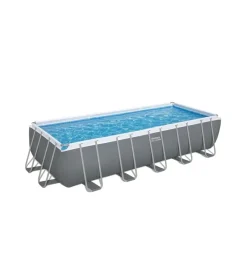Piscina fuori terra con struttura rettangolare