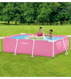 Piscina fuori terra con struttura rettangolare