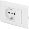 New Placca premontata con presa pluristandard poly pool 10-16 a Serie Civili