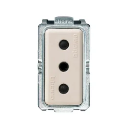 Outlet Presa 2p+t 10a magic - bticino. Serie Civili