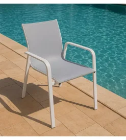 Mobili Da Giardino E Accessori|Sedia da esterno con braccioli solaria "samo" impilabile in alluminio bianco 56x61x90 cm