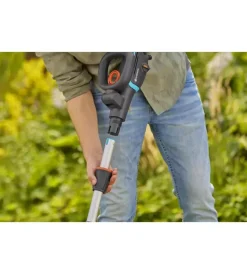 Gardena Attrezzatura Giardinaggio|Spazzola multifunzione a batteria 