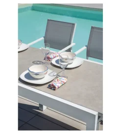 Discount Tavolo da esterno allungabile solaria "spalato" in alluminio bianco e piano in vetroceramica 104/208x75x75 cm Mobili Da Giardino E Accessori